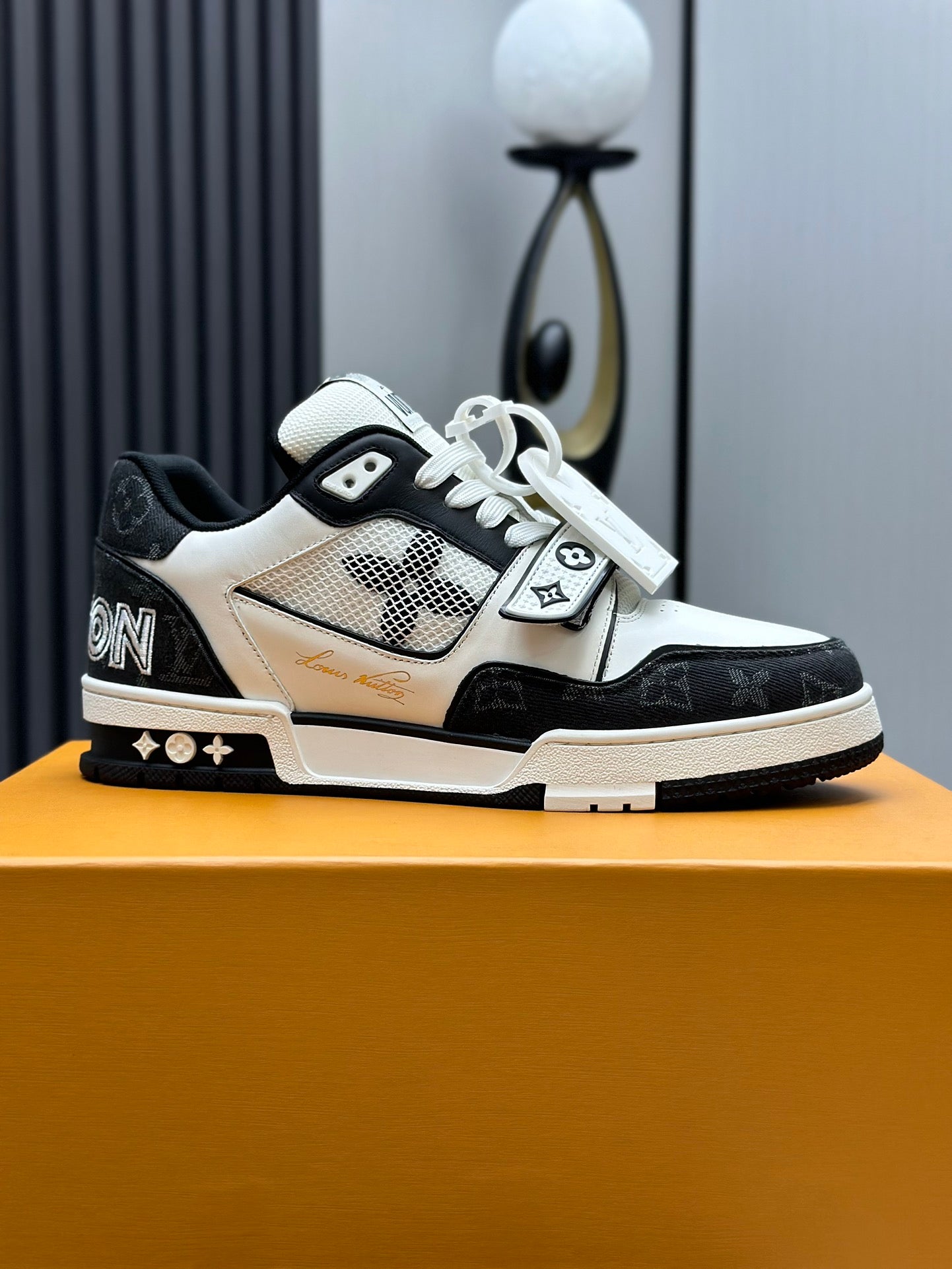 Louis Vuitton V7F17HPQ