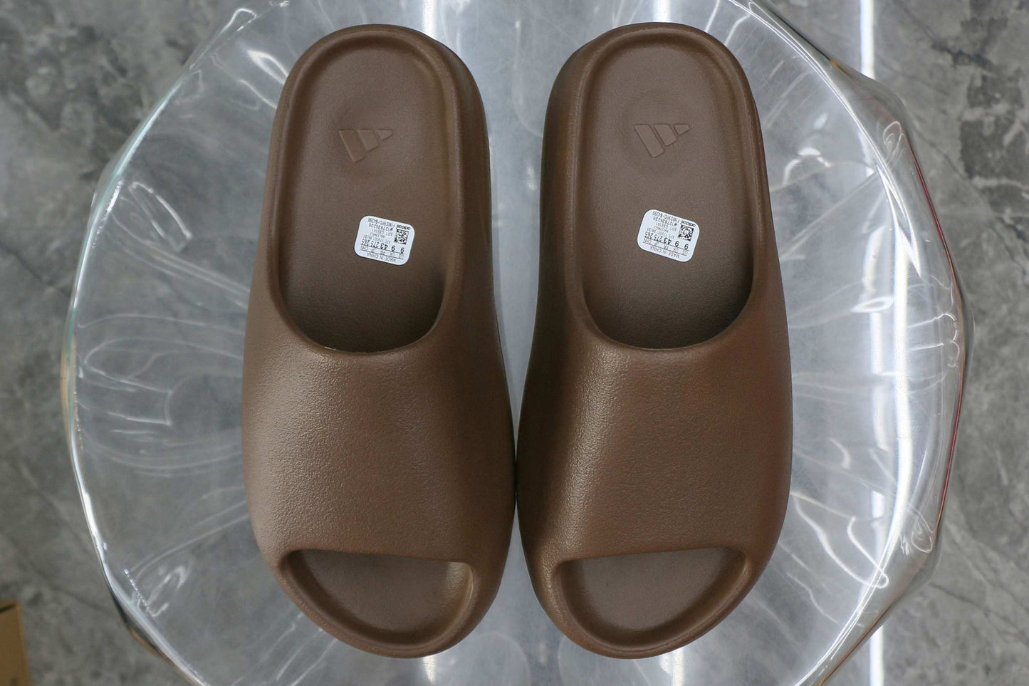Yeezy Slides Soot 2021 GX6141A1 Batch