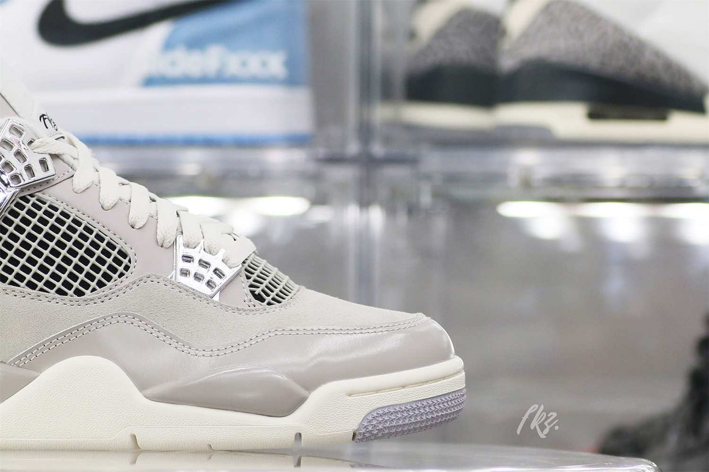 Air Jordan 4 Frozen Moments