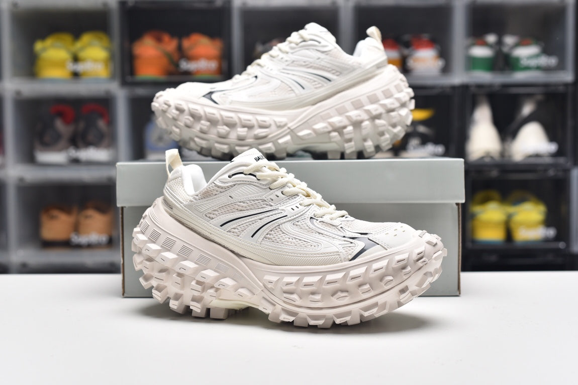 Balenciag* Defender black & white