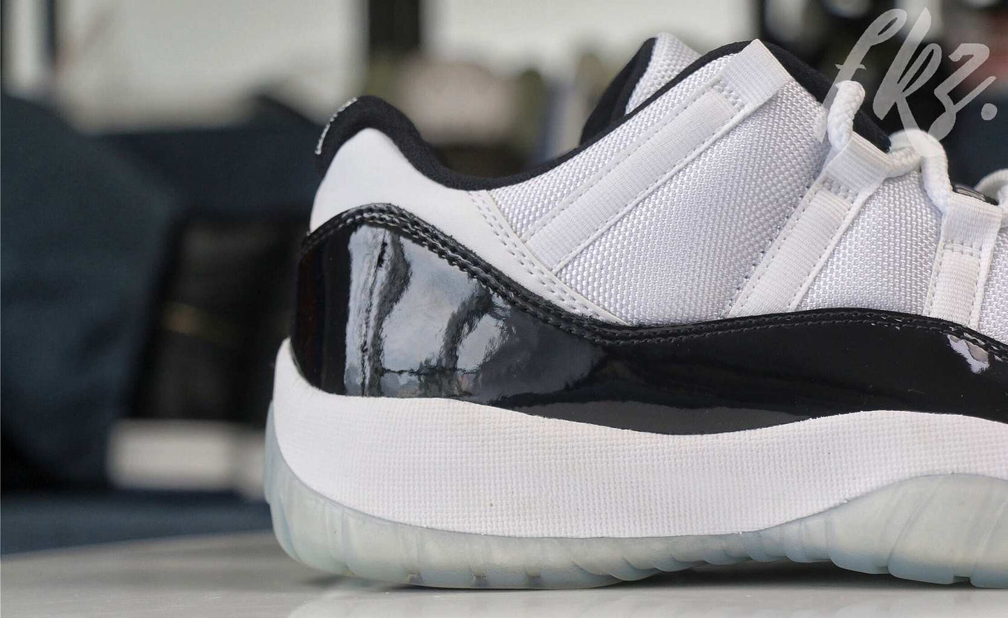 Air Jordan 11 Retro Low Concord