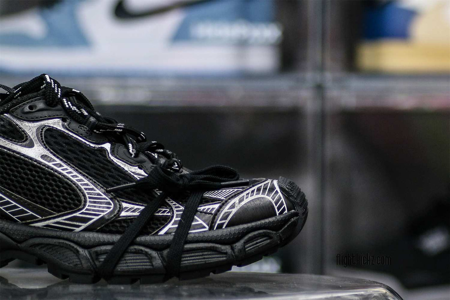 B@lenciag* 3XL Ski Sneaker in Black and white