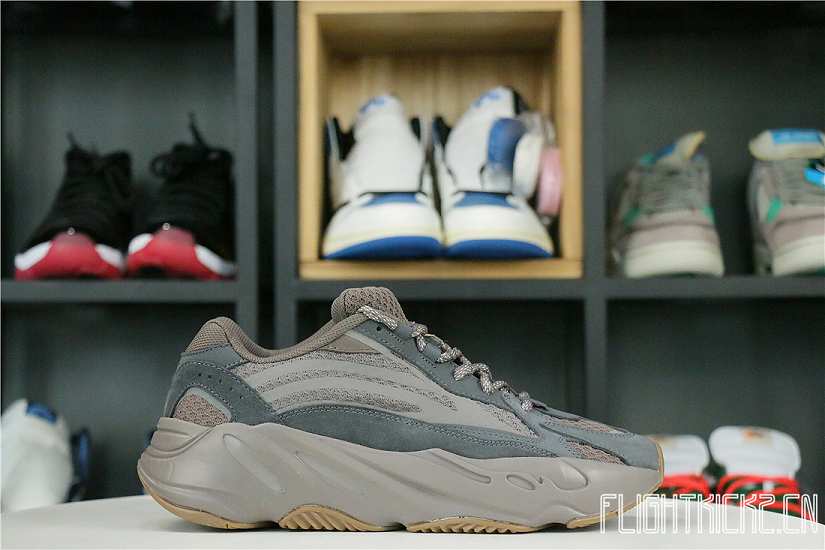 Adidas Yeezy 700 Boost v2 Mauve