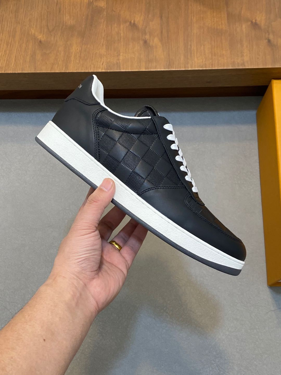 Louis Vuitton IMK3A44J