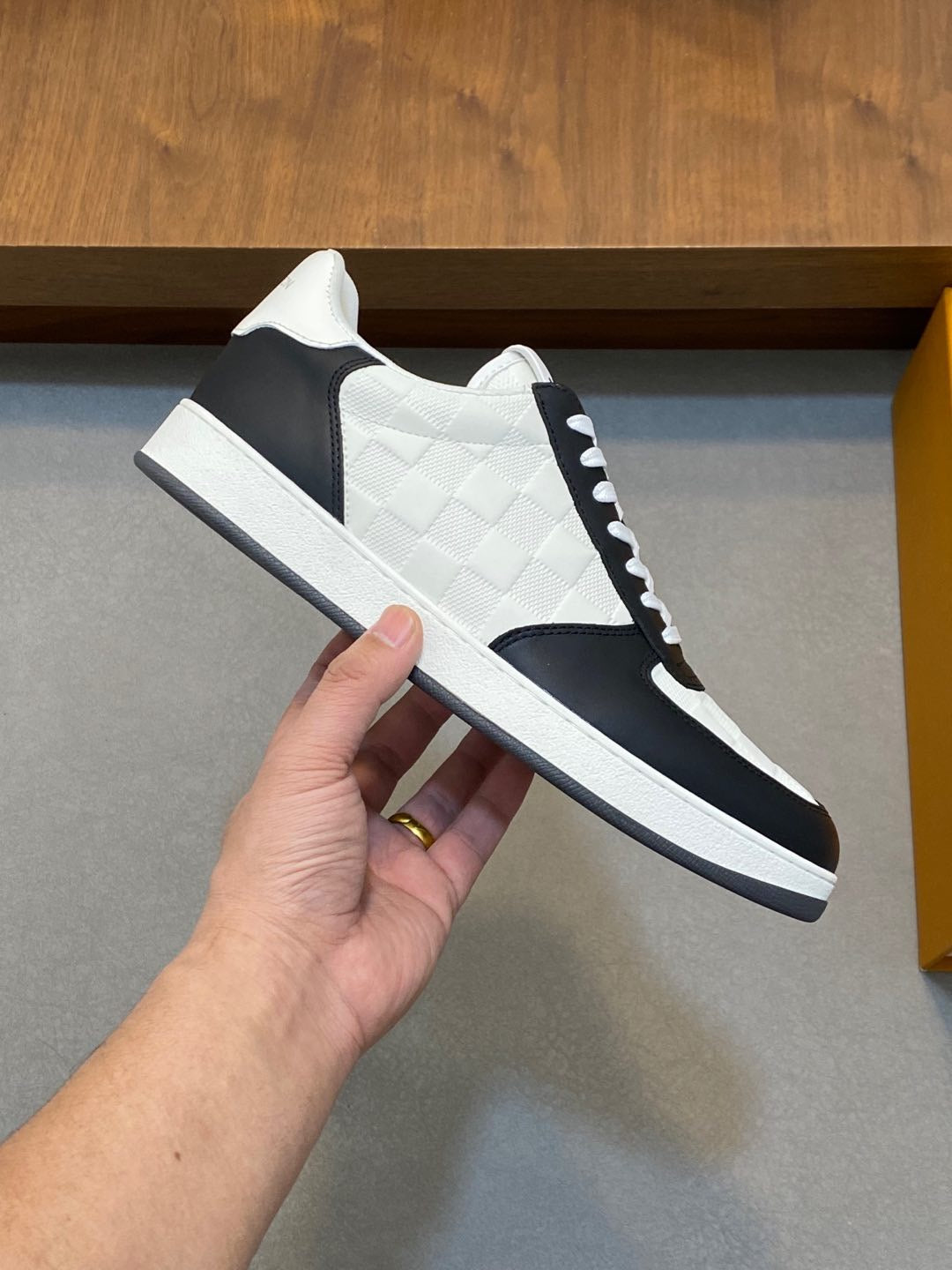 Louis Vuitton M357LRJK