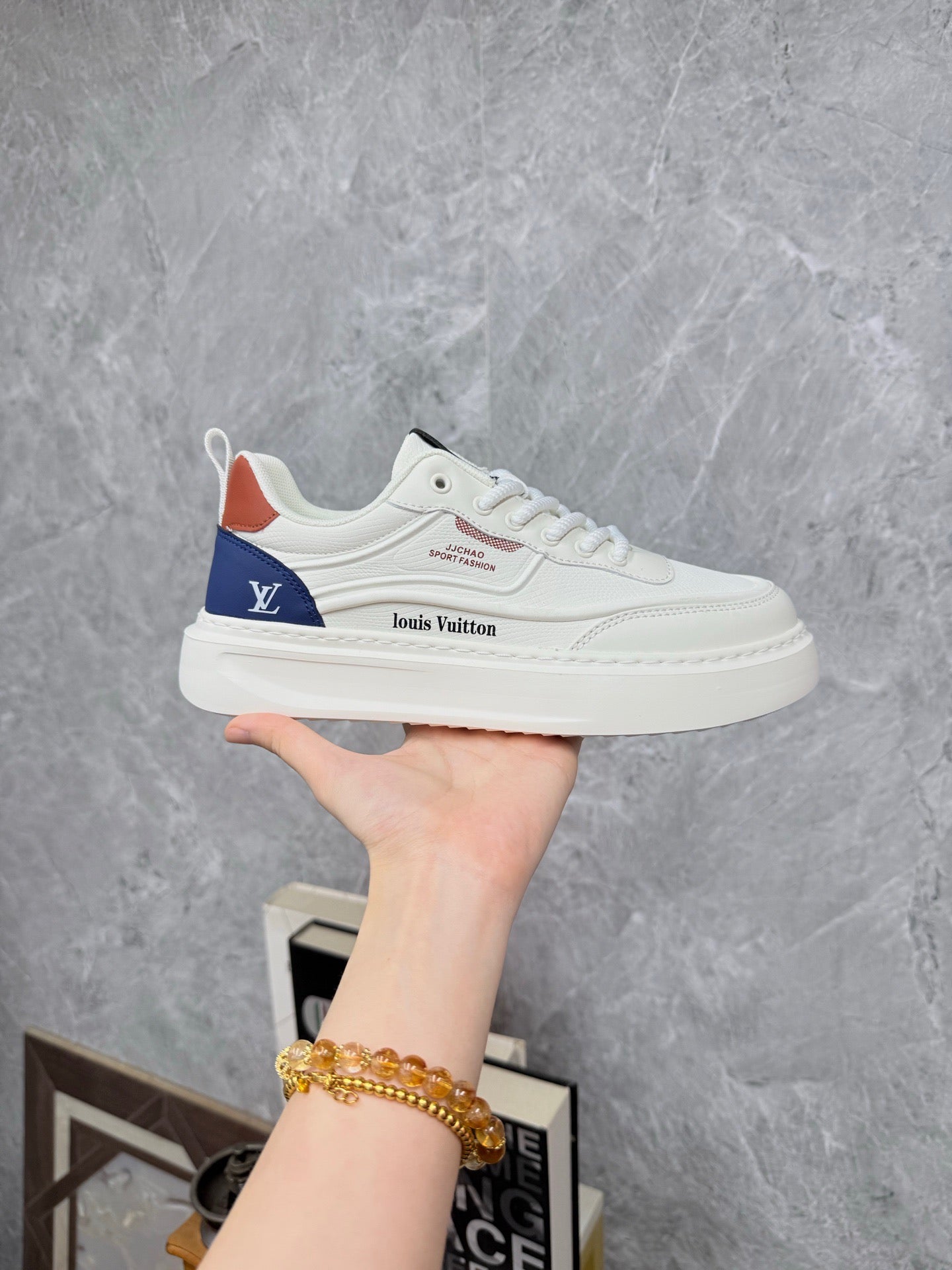 Louis Vuitton MWIJMEON