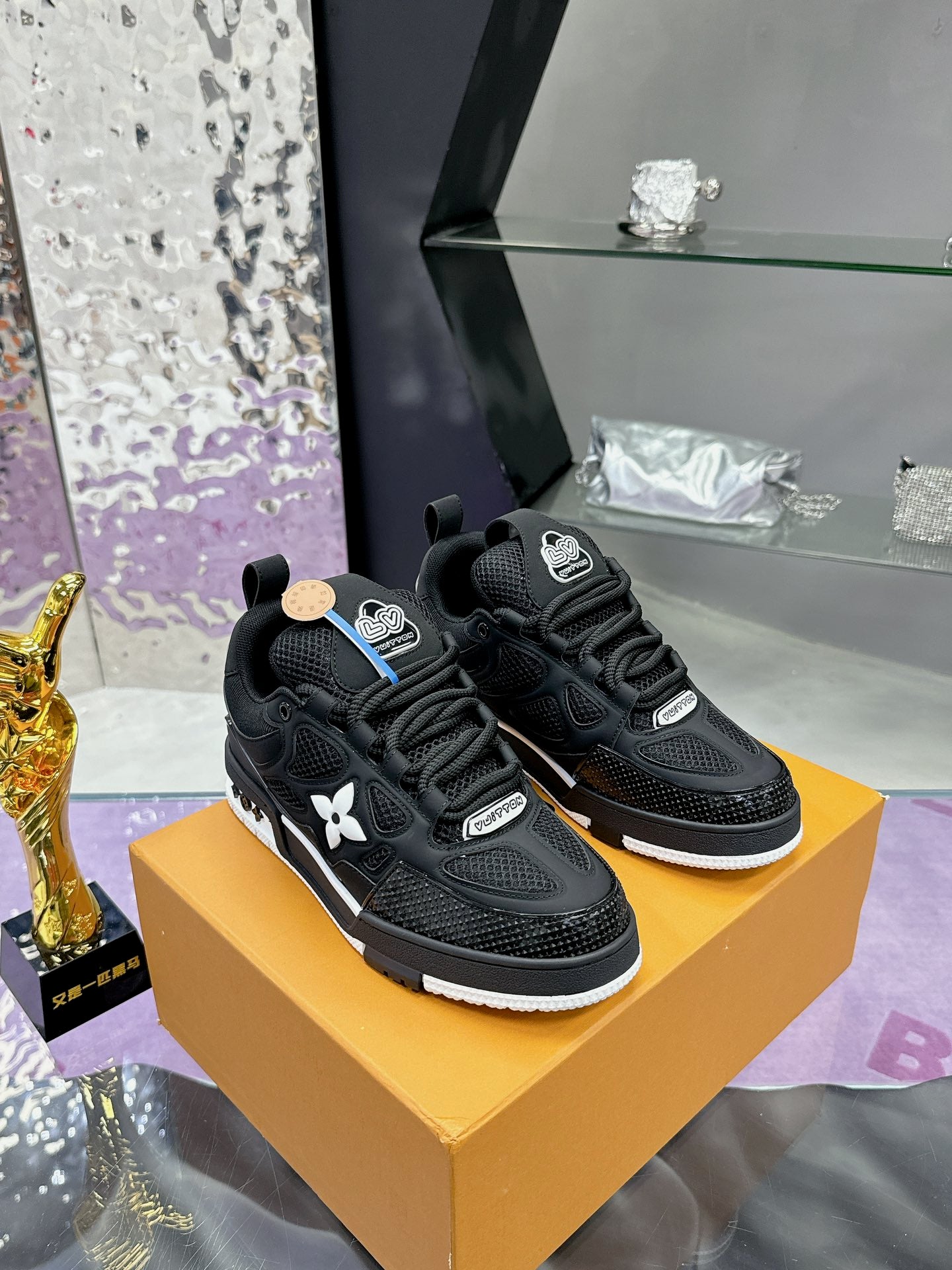 Louis Vuitton NX2XXBUQ