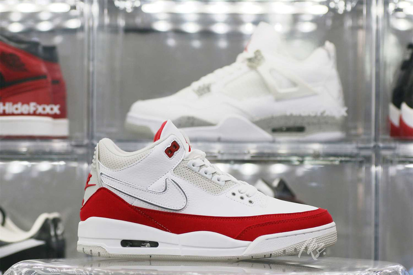 Air Jordan 3 Retro Tinker Air Max 1 University Red