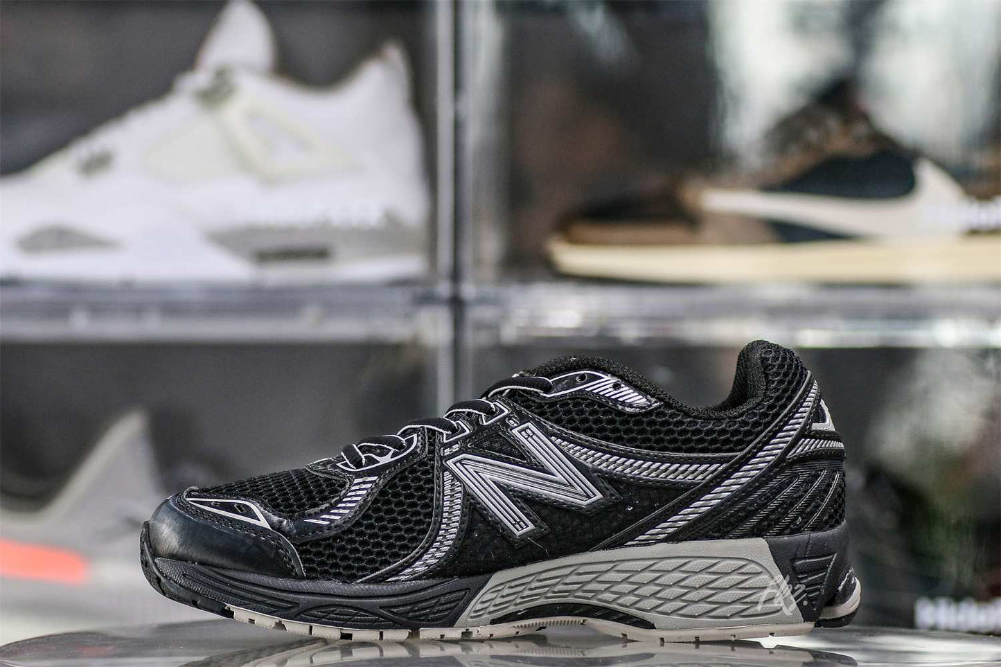 New Balance 860v2 Black Silver