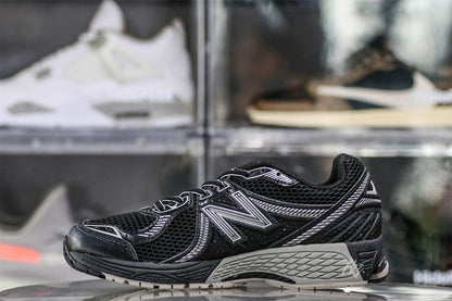 New Balance 860v2 Black Silver