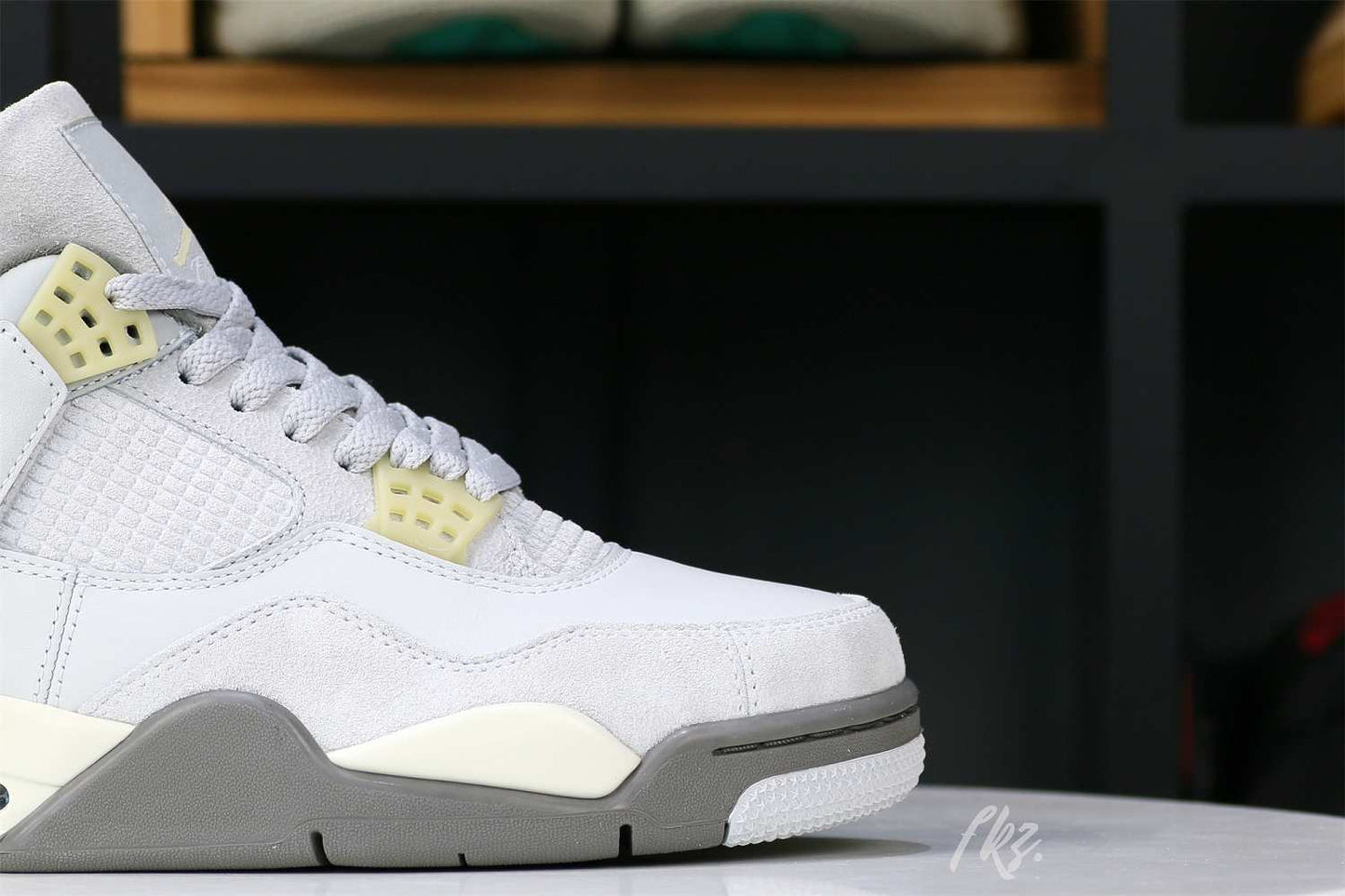 Air Jordan 4 Retro SE Craft Photon Dust