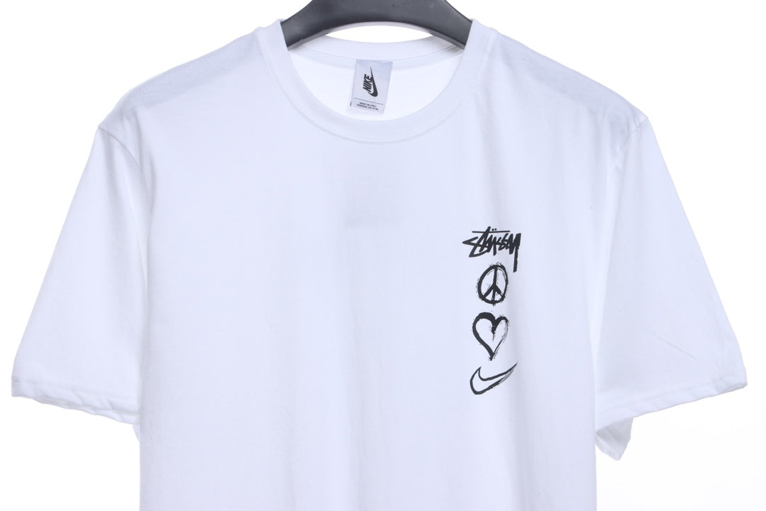 Nike Stuart co-signed the Love letter pattern short sleeves