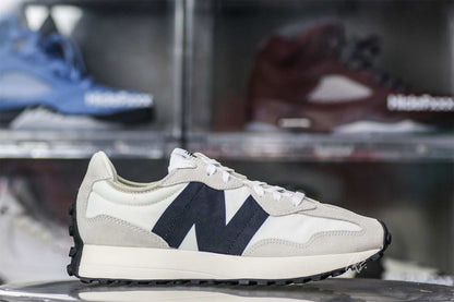 New Balance Wmns 327 Sea Salt Black