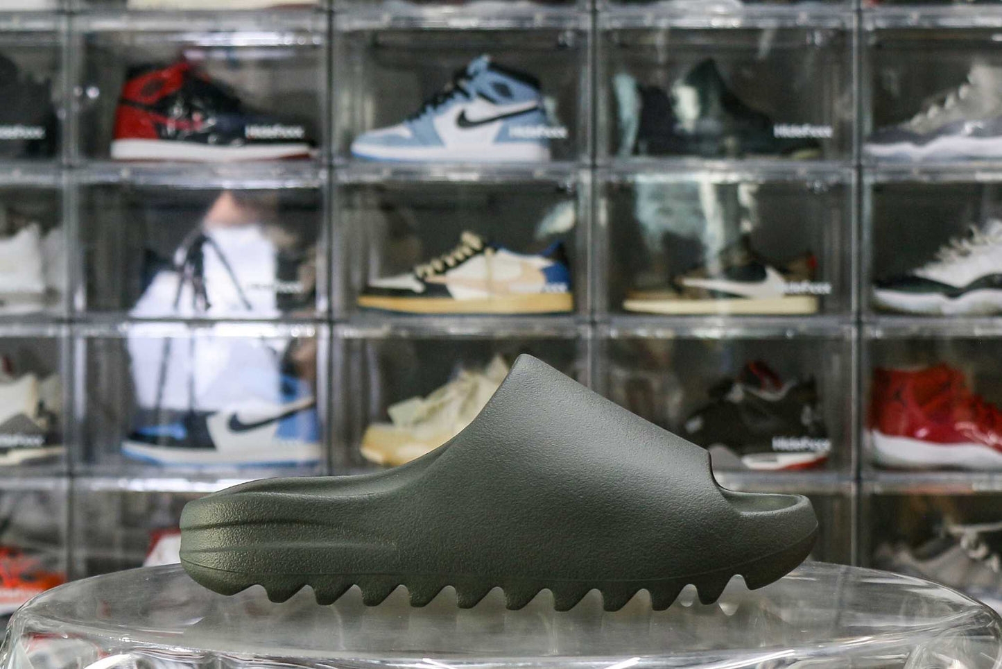 Yeezy Slides Dark Onyx ID5103A1 Batch