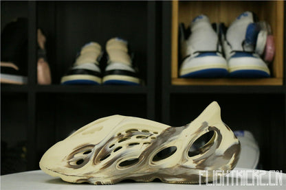 Yeezy Foam RNNR MX Cream Clay (GX8774 (LN5 A1 Batch)