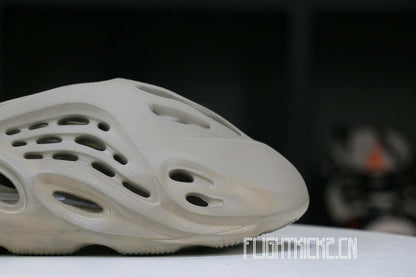 adidas Yeezy Foam RNNR Stone Sage(LN5 A1 Batch)