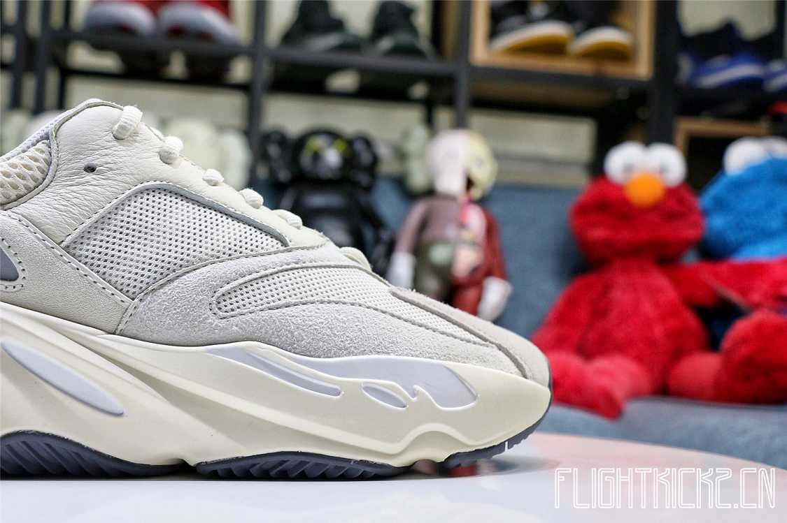 Yeezy Boost 700 Analog 2019