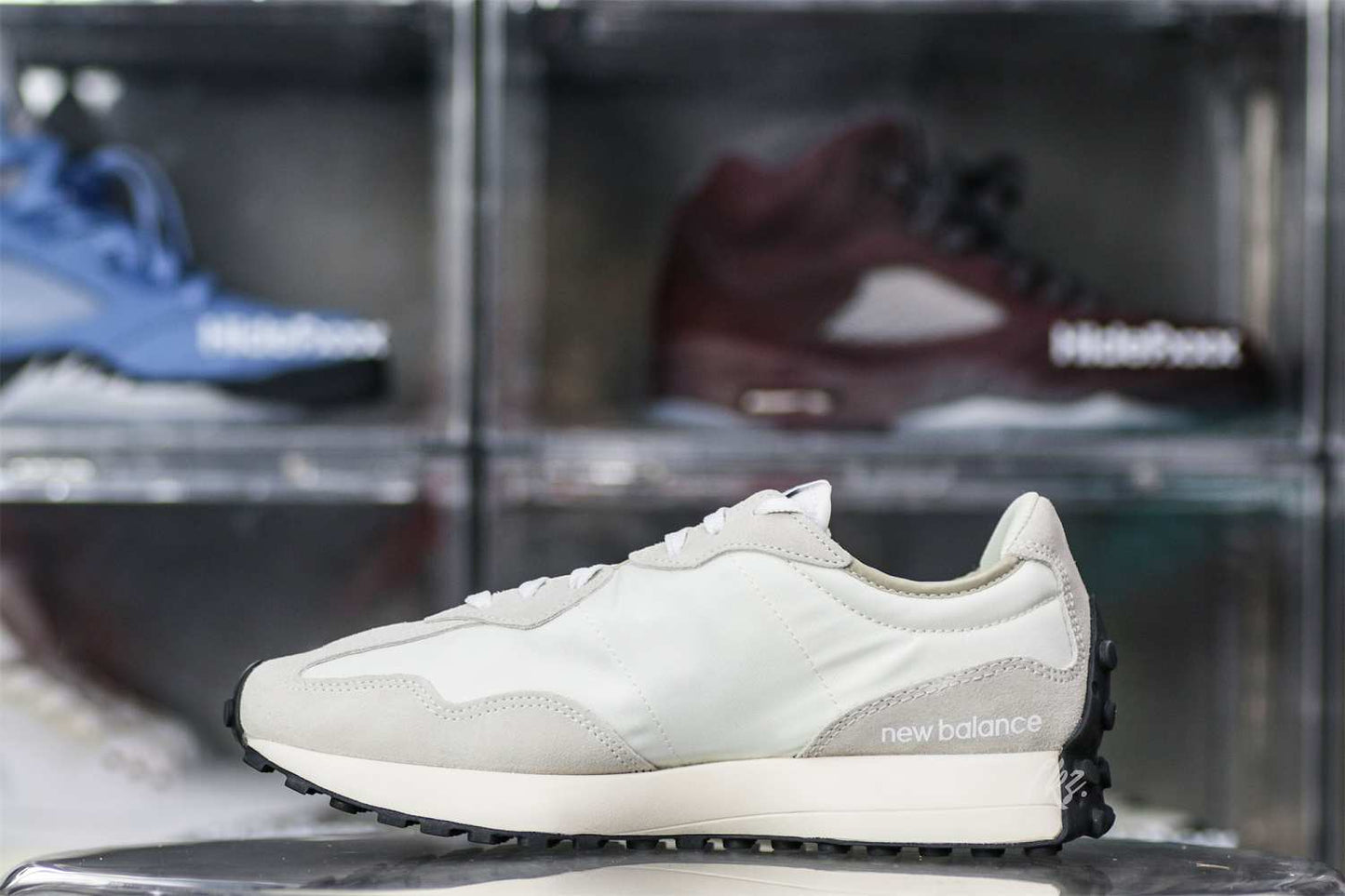 New Balance Wmns 327 Sea Salt Black