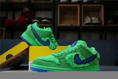 Grateful Dead x Nike SB Dunk Low Green