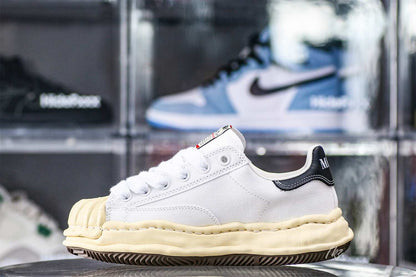 MaisOn Margiel@ Yasuhir0 chunky rubber sole white sneakers