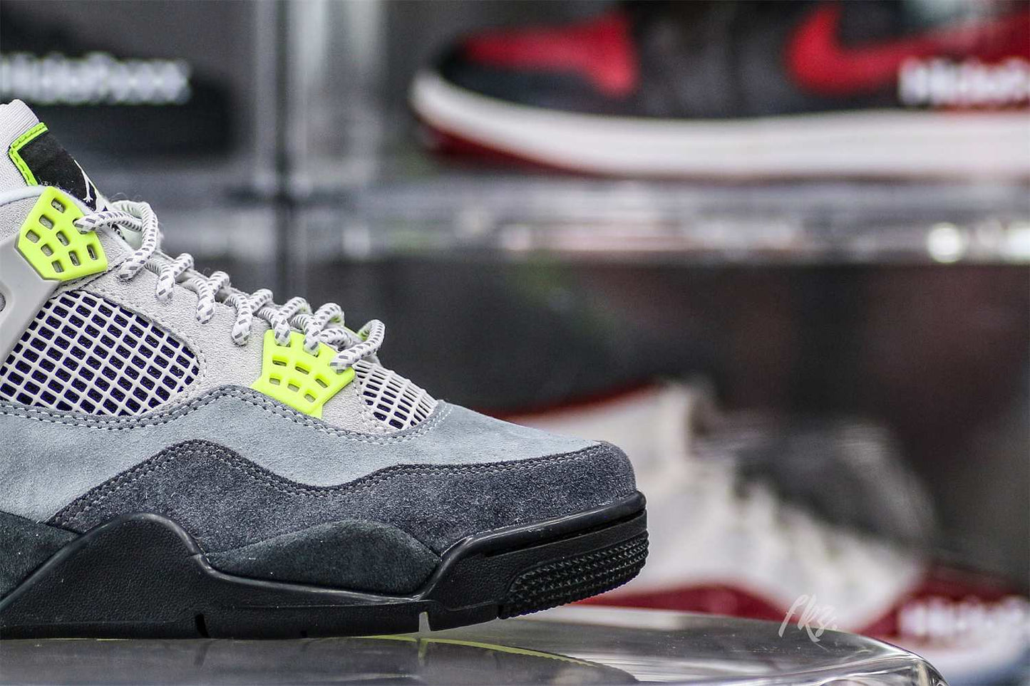 Air Jordan 4 Retro SE Neon