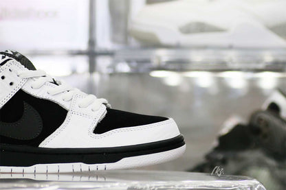 Nike SB Dunk Low TIGHTBOOTH