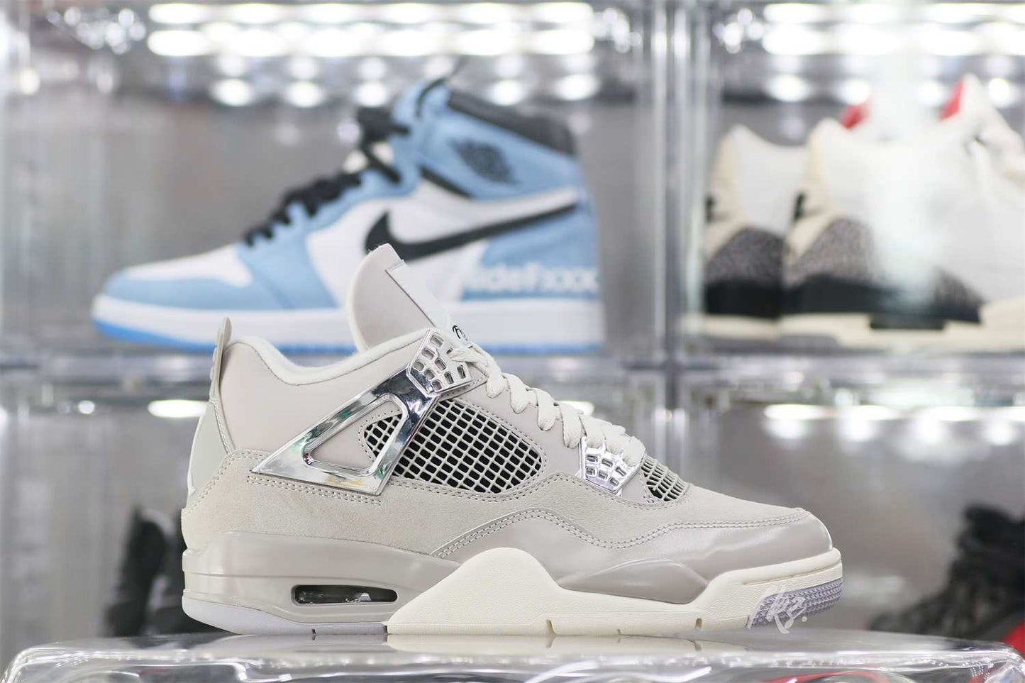 Air Jordan 4 Frozen Moments