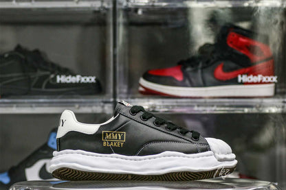 MaisOn Margiel@ Yasuhir0 Blakey logo-patch sneakers