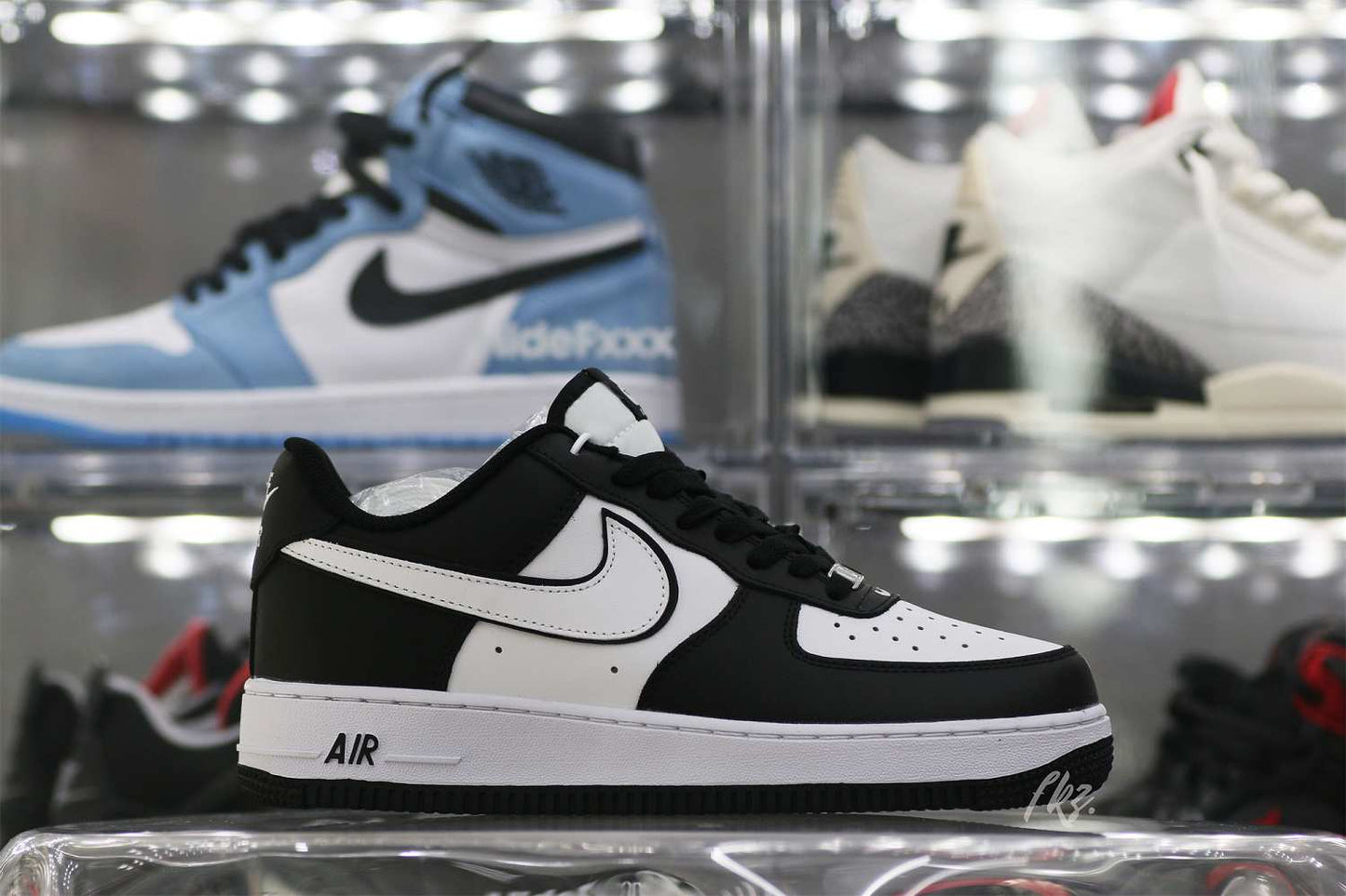 Nike Air Force 1 07 Low White Swoosh Panda