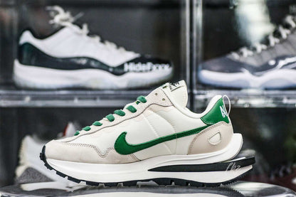 Sacai x colegio Nike VaporWaffle 3.0 White Grey Green