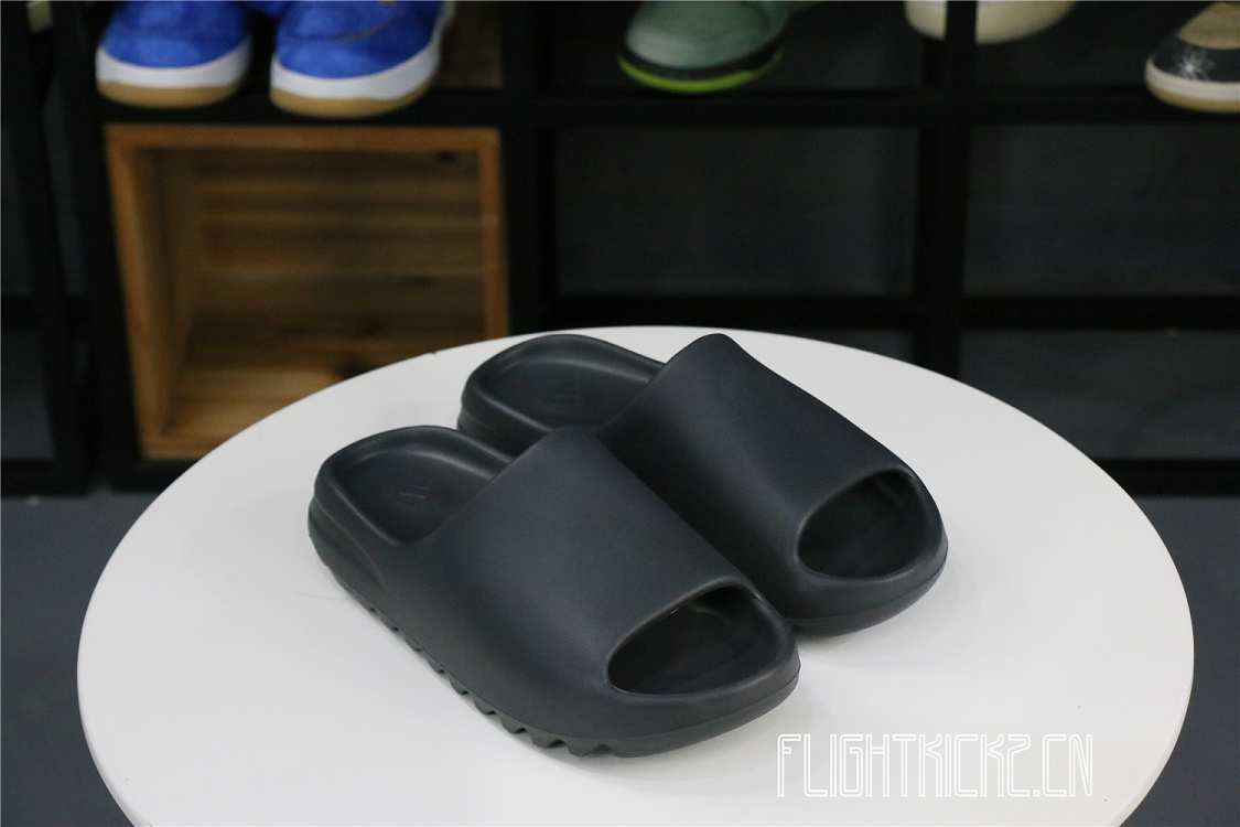 Adidas Yeezy Slide Onyx HQ6448A1 Batch
