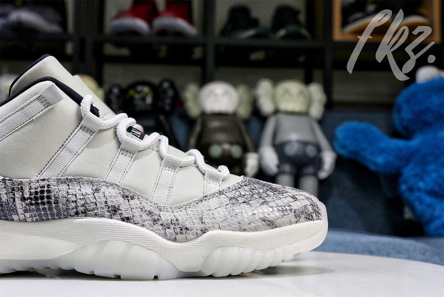 Air Jordan 11 Retro Low Snakeskin Light Bone
