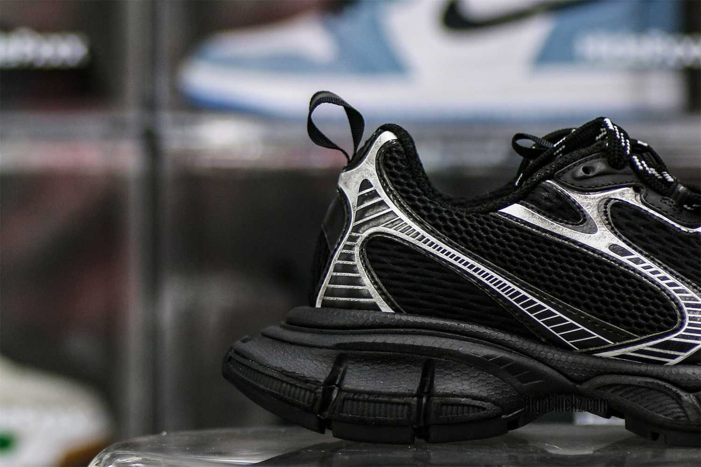 B@lenciag* 3XL Ski Sneaker in Black and white