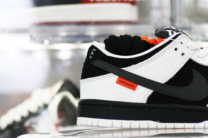 Nike SB Dunk Low TIGHTBOOTH