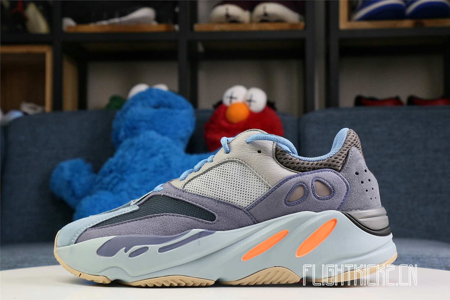 Yeezy Boost 700 Carbon Blue 2020
