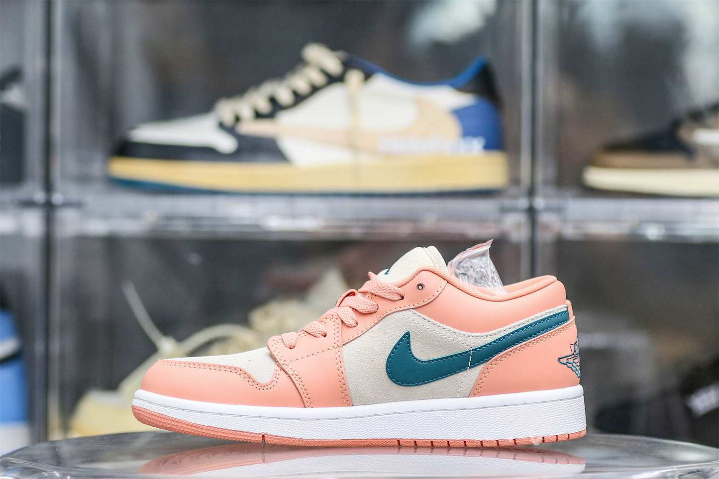 Wmns Jordan 1 Low Light Madder Root