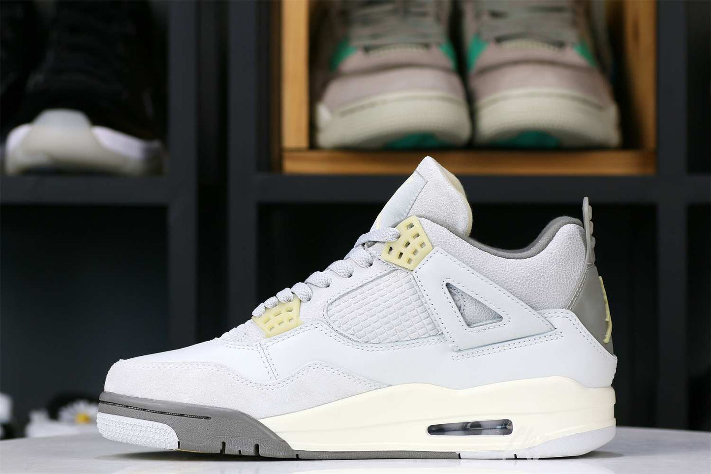 Air Jordan 4 Retro SE Craft Photon Dust