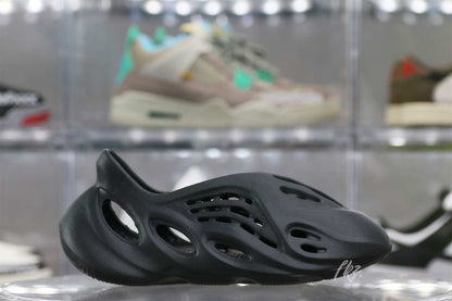 Yeezy Foam Runner Onyx HP8739(LN5 A1 Batch)