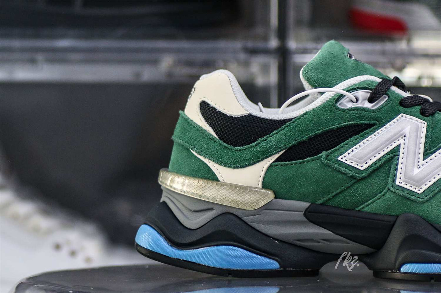 New Balance 9060 Team Forest Green