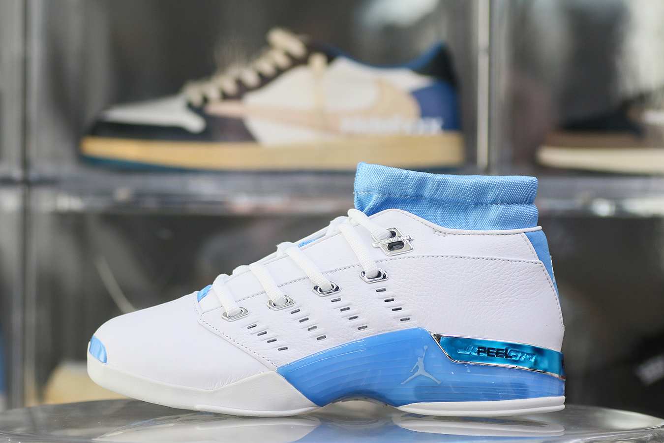 Jordan 17 Retro University Blue UNC 2024 (Regular box)
