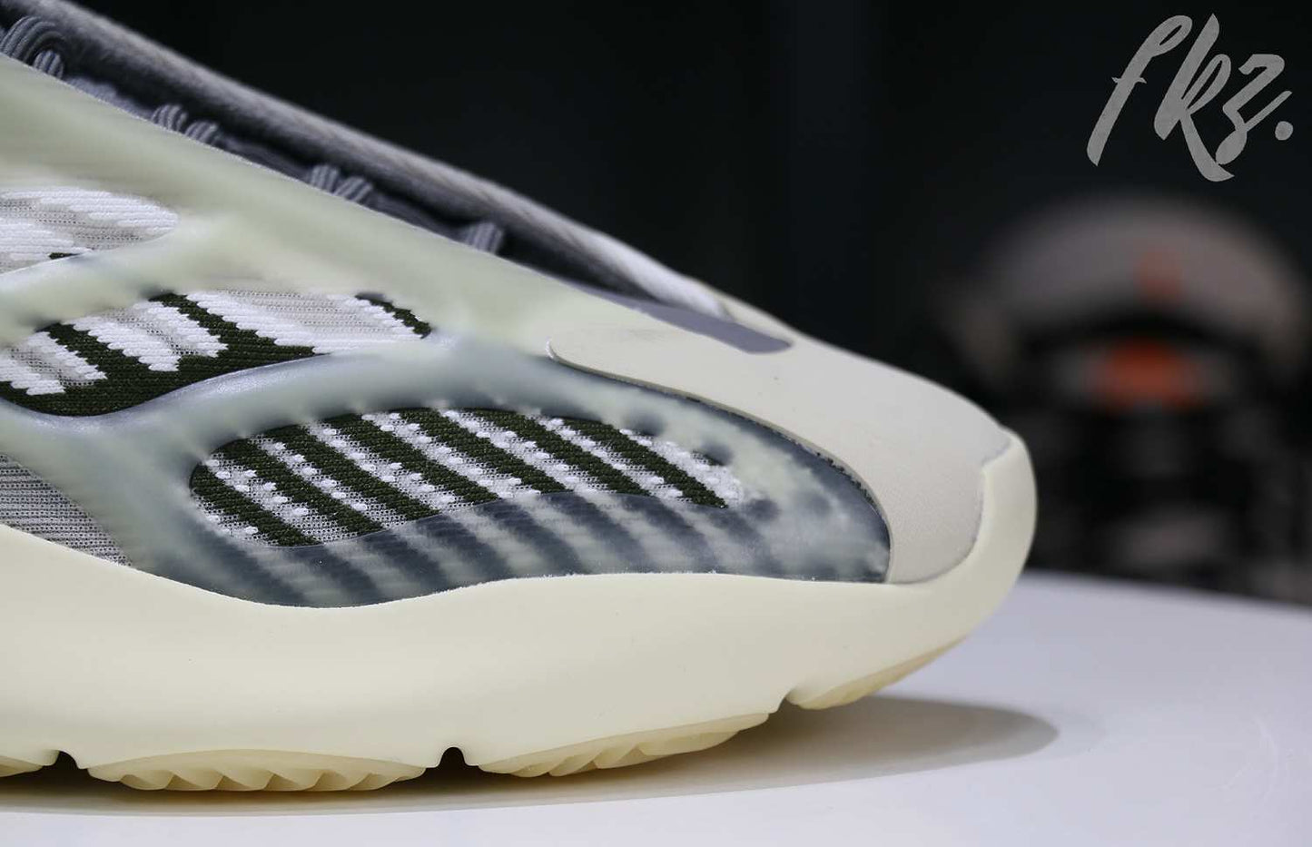 Yeezy 700 V3  Fade Salt  2022