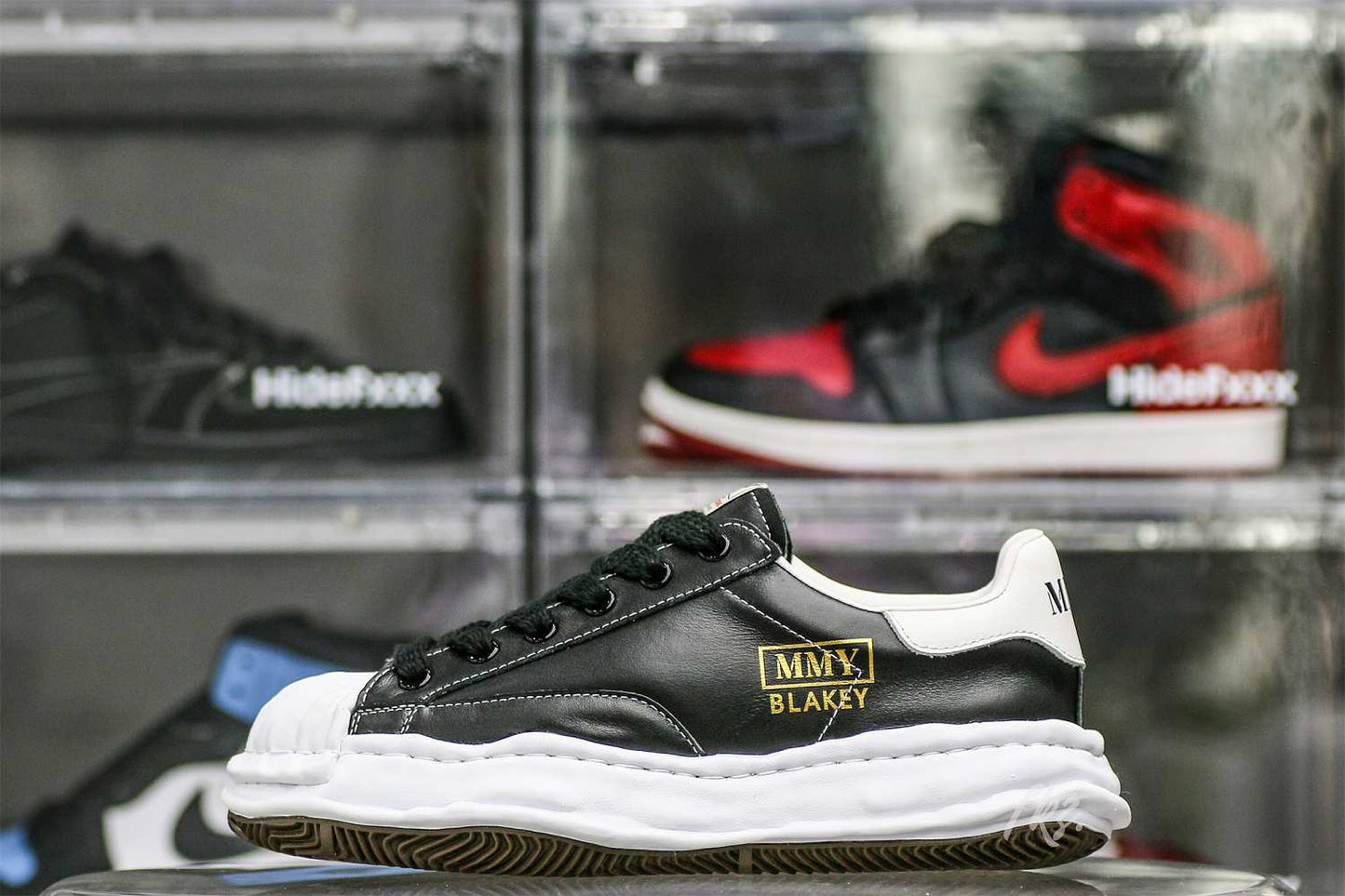 MaisOn Margiel@ Yasuhir0 Blakey logo-patch sneakers