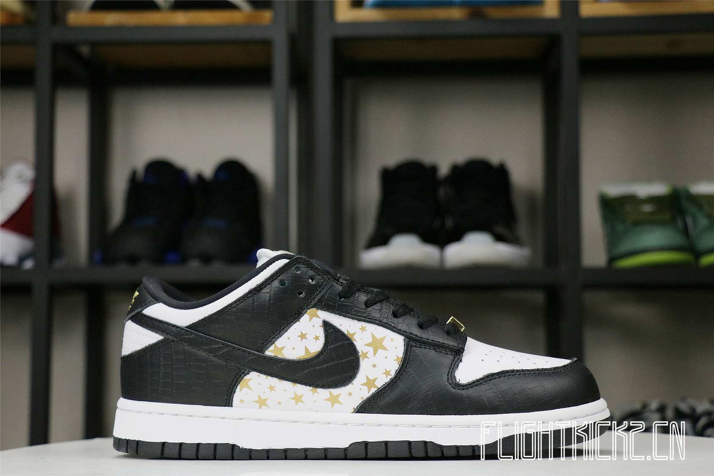 Nike SB Dunk Low Supreme Black