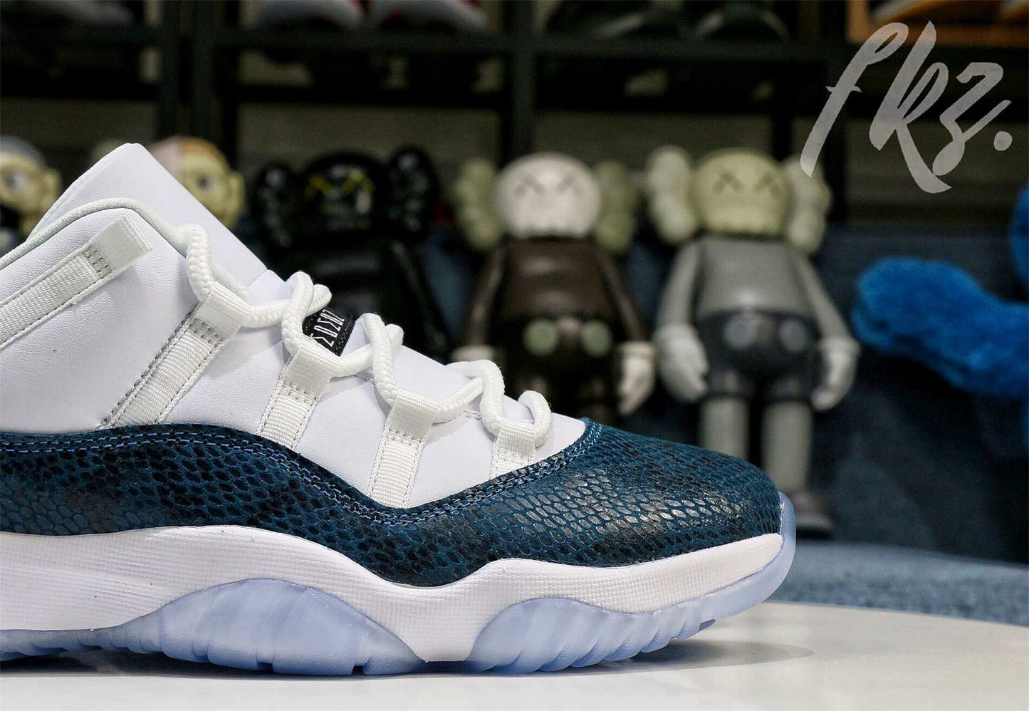 Air Jordan 11 Retro Low Le Snakeskin Blue 2019