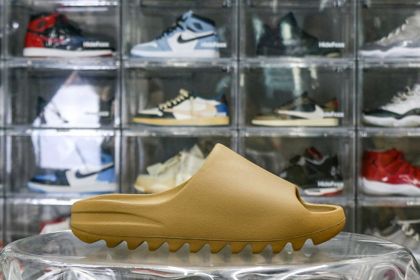 Yeezy Slides Ochre GW1931A1 Batch