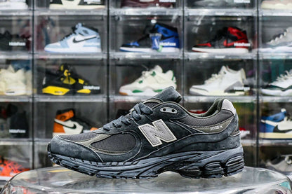 New Balance 2002R Vintage Black Grey