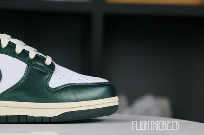 Nike Dunk Low Vintage Green (W)(LN5 A1 Batch)