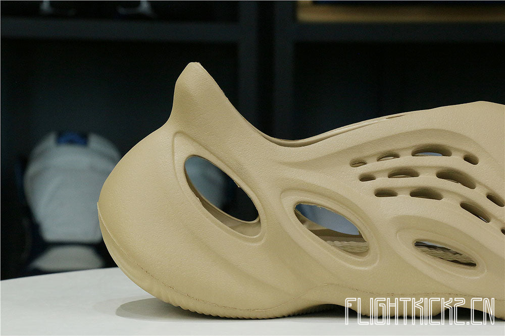 Yeezy Foam RNNR Ochre (GW3354 (LN5 A1 Batch)