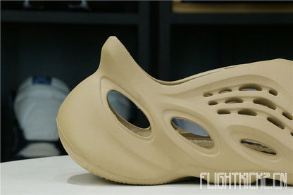 Yeezy Foam RNNR Ochre (GW3354 (LN5 A1 Batch)