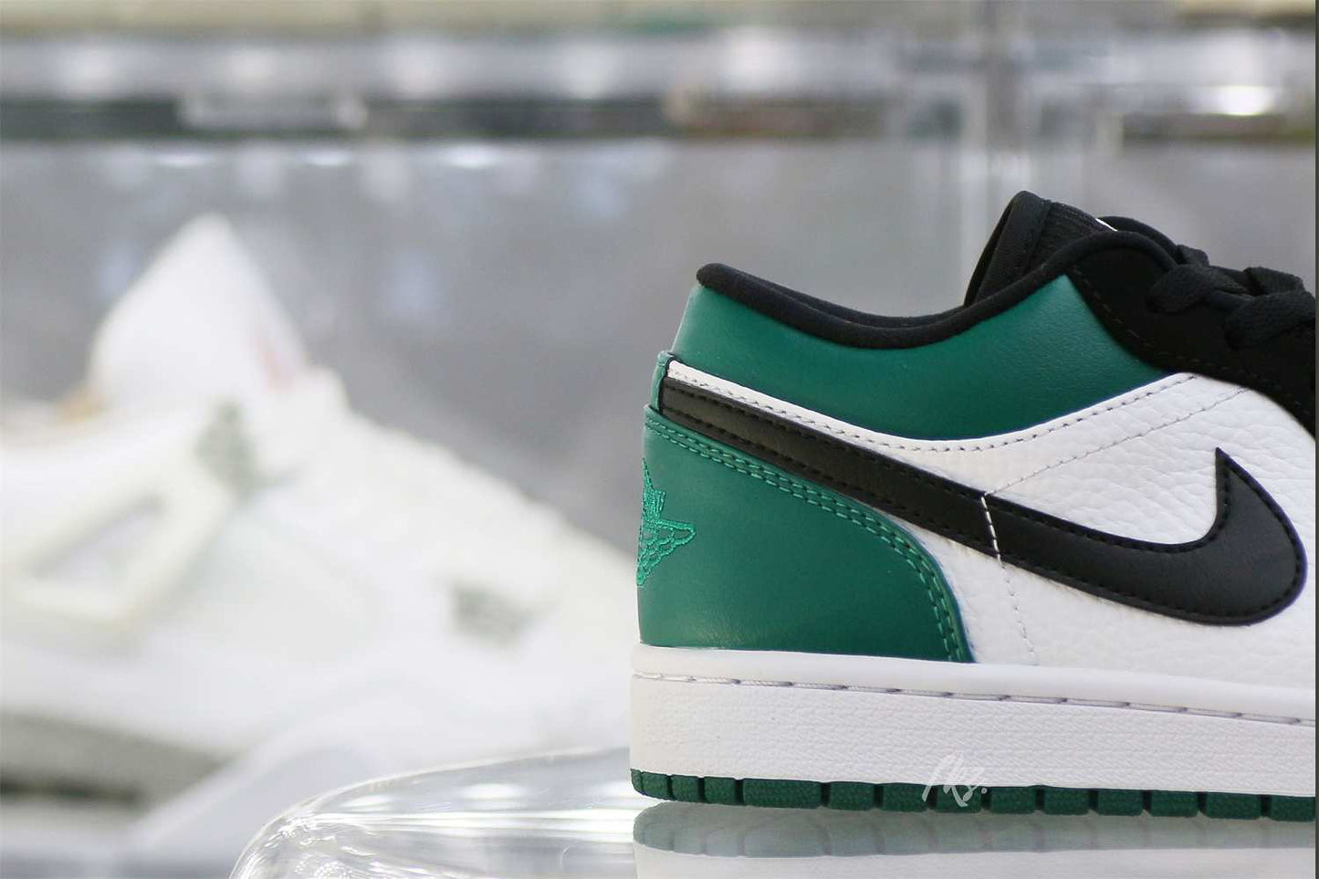 Air Jordan 1 Low Mystic Green 2019